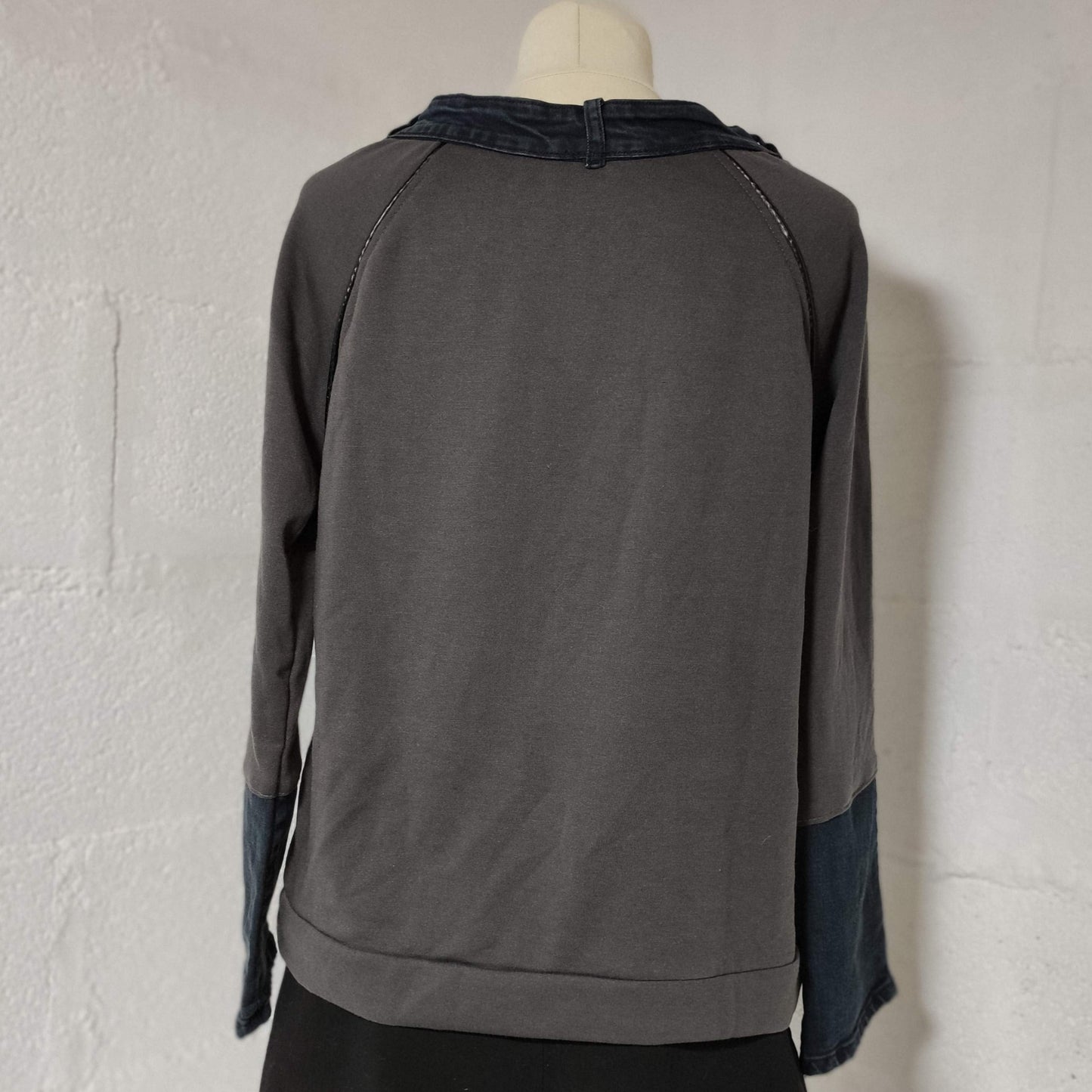 Sweat-shirt taupe et jean IMAN